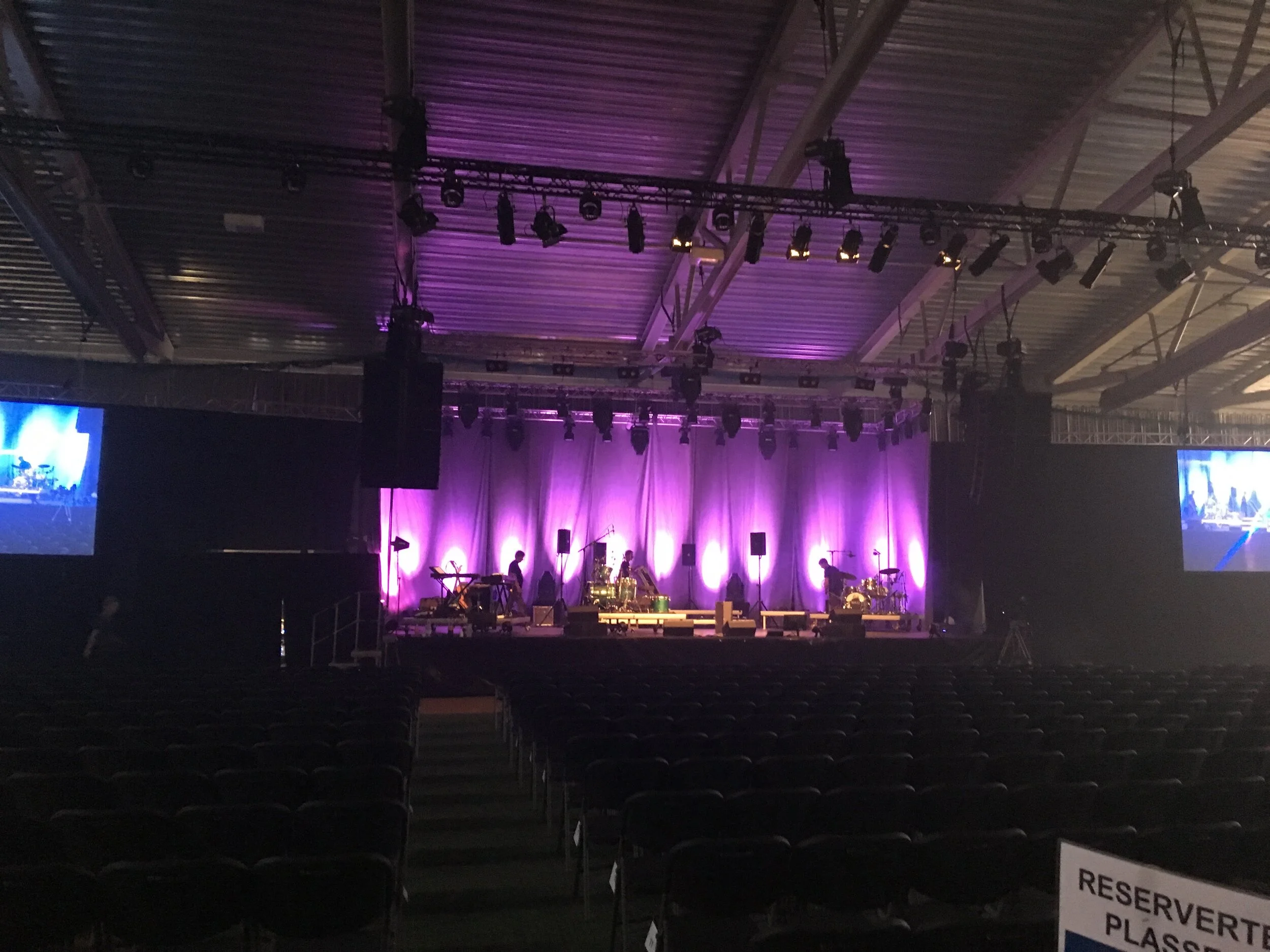 Storscene med Rune Larsen