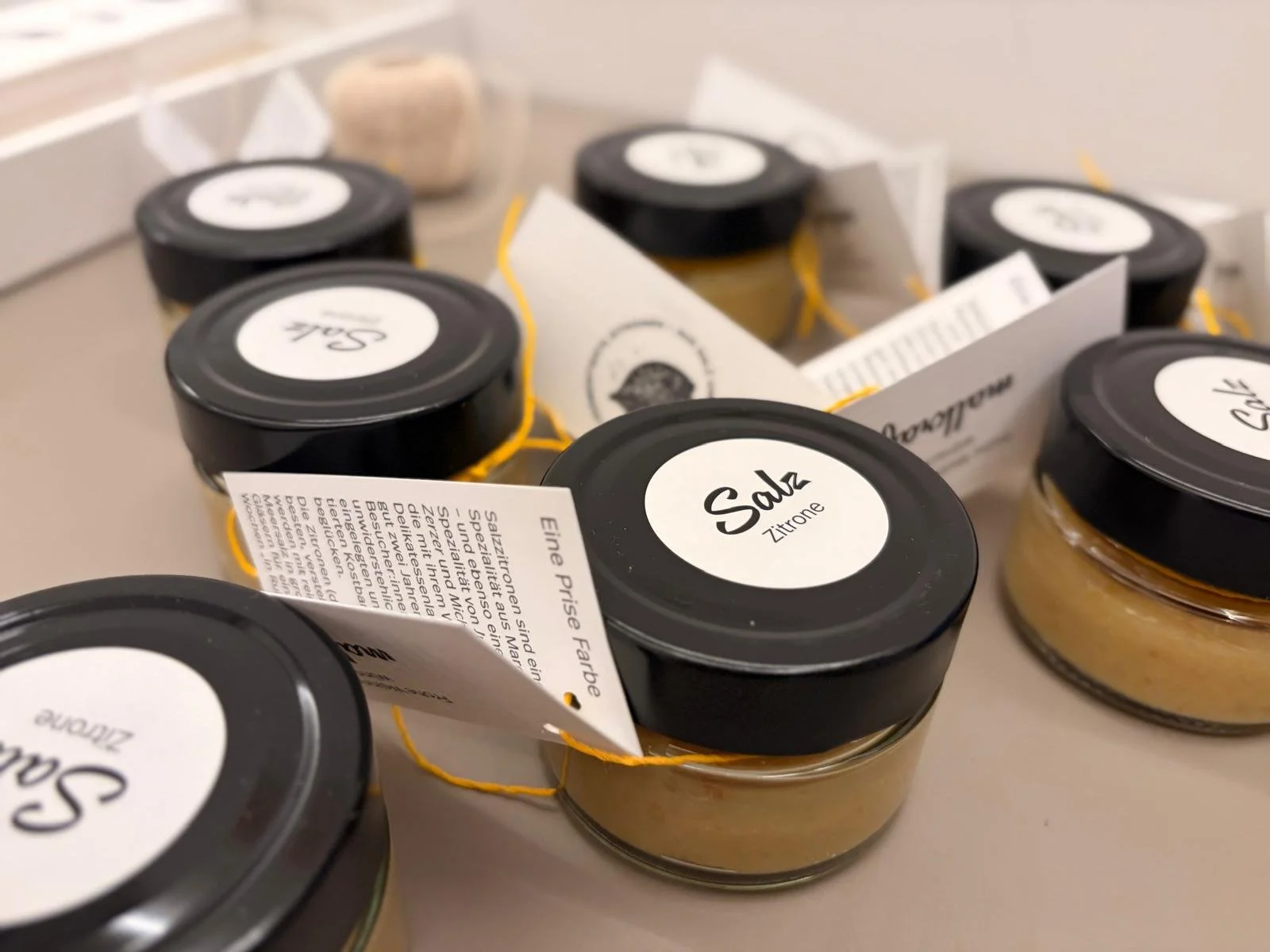 Salzzitronen im Glas