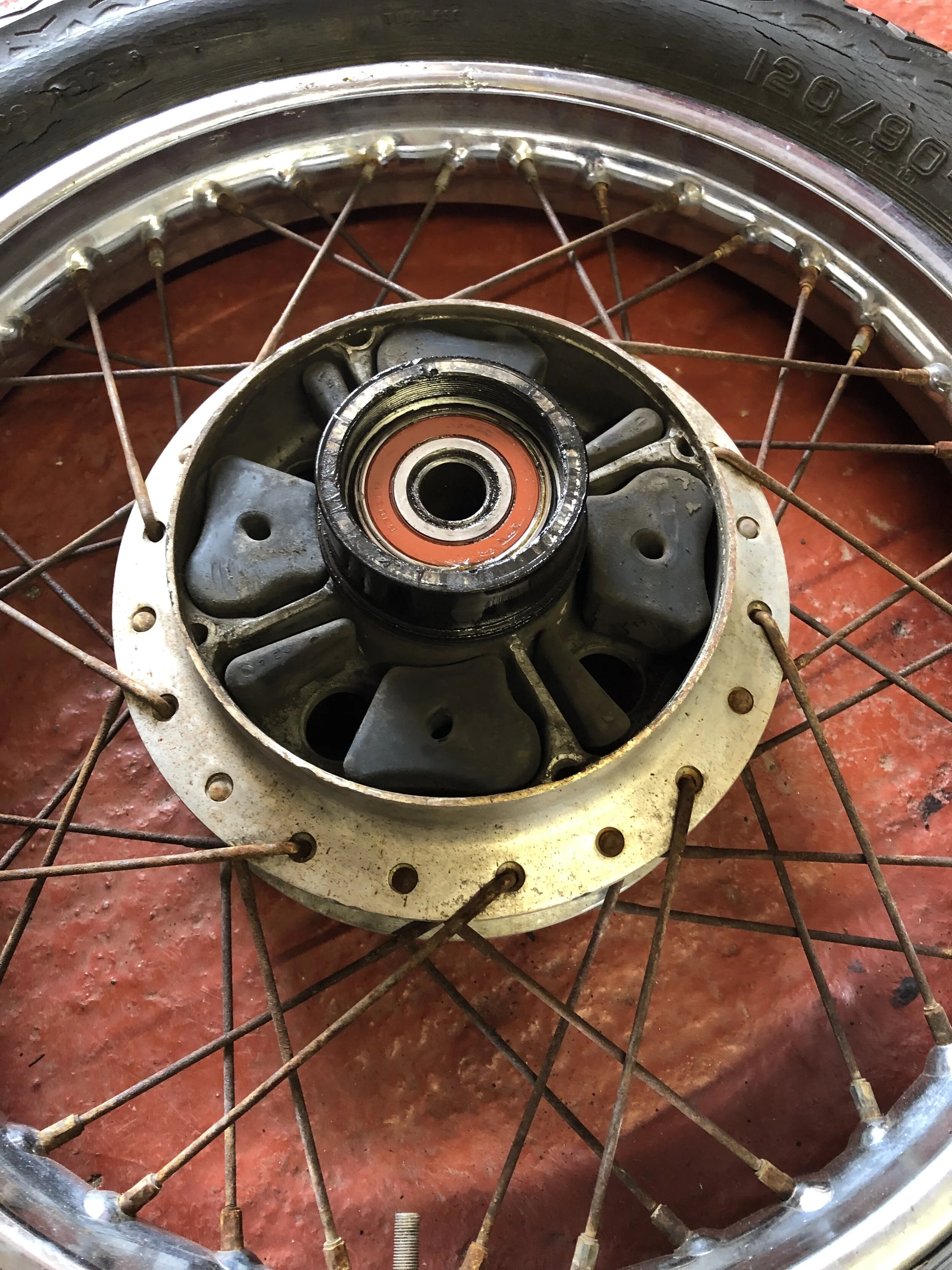 Honda CB550 rear wheel rebuild & bearing install — ride the miles