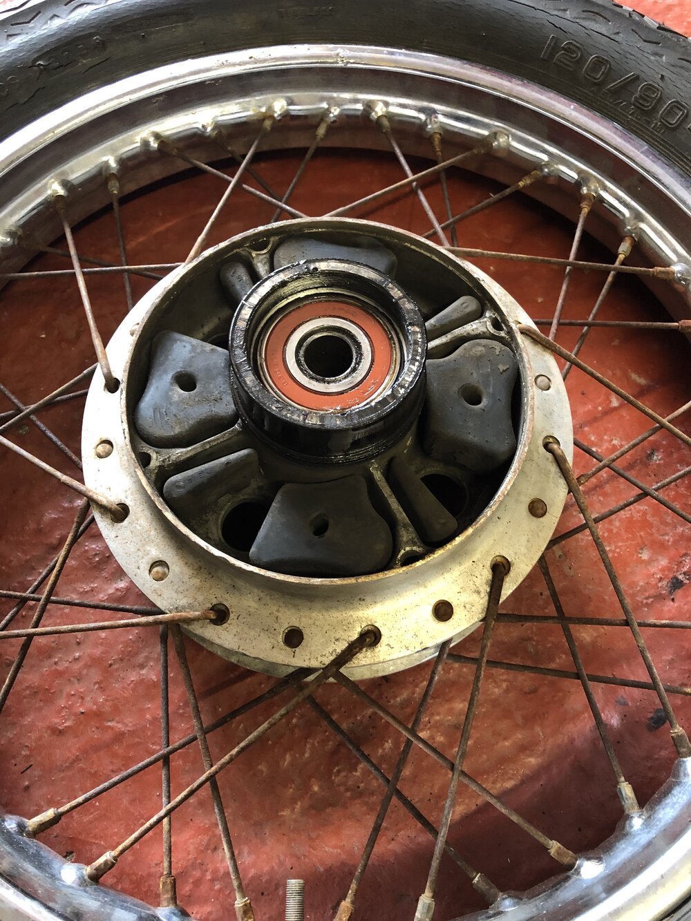 Mable Honda CB550 Cafe Racer rear wheel rebuild cush drive.jpg