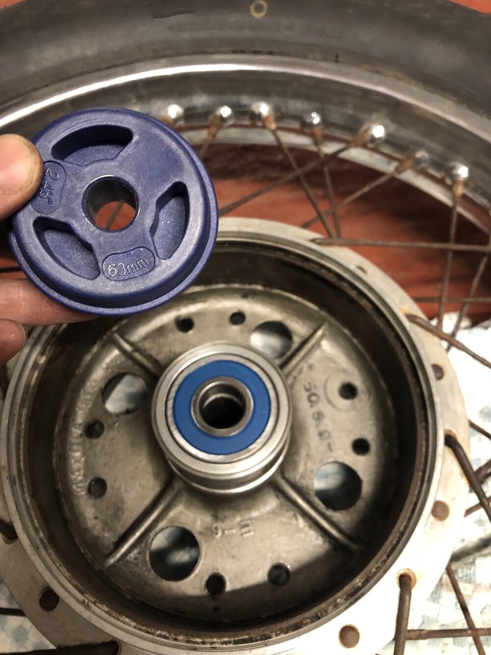 Mable Honda CB550 Cafe Racer rear wheel rebuild bearing driver size brake side.jpg
