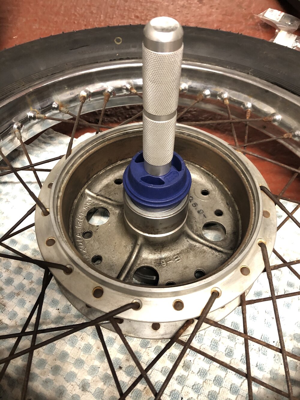 Mable Honda CB550 Cafe Racer rear wheel rebuild bearing driver tool.jpg