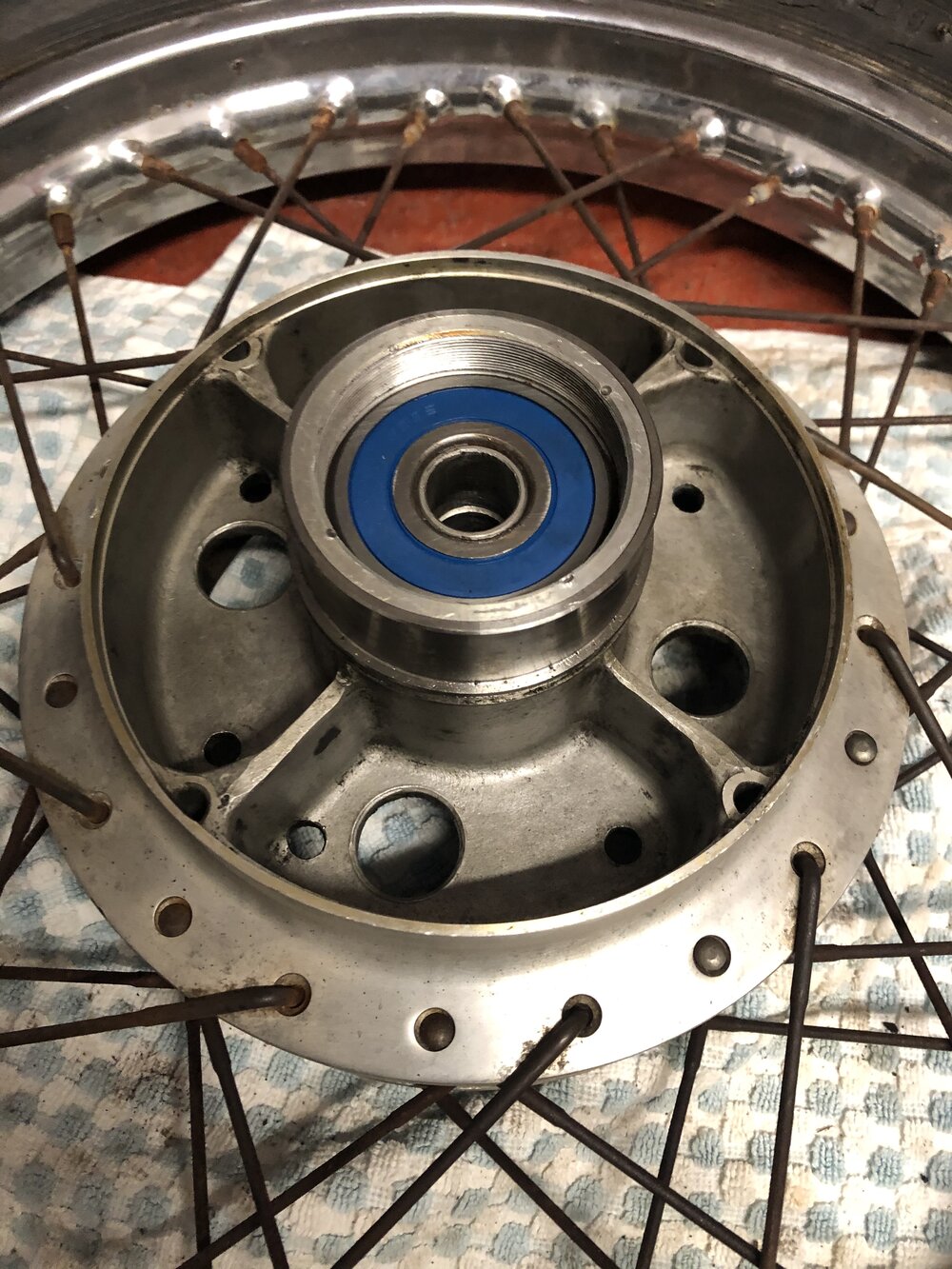 Mable Honda CB550 Cafe Racer rear wheel rebuild bearing fitment.jpg