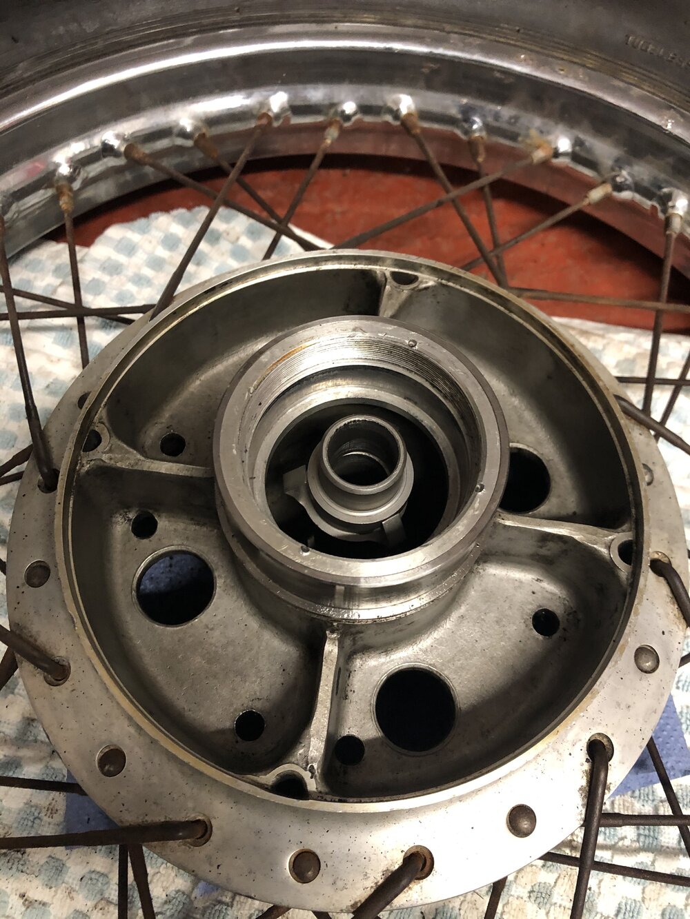 Mable Honda CB550 Cafe Racer rear wheel rebuild bearing insert spacer.jpg