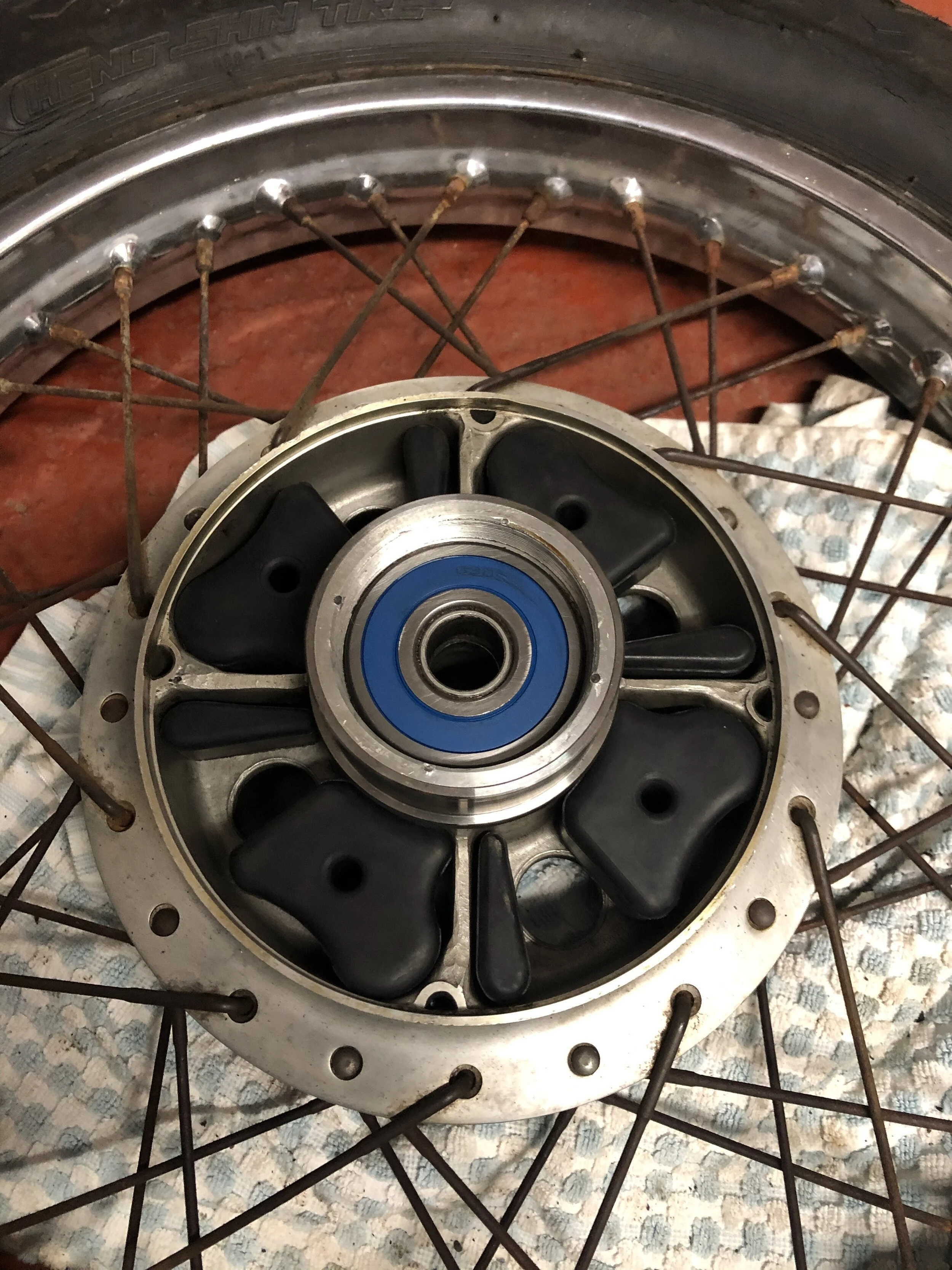 Honda CB550 rear wheel rebuild & bearing install — ride the miles