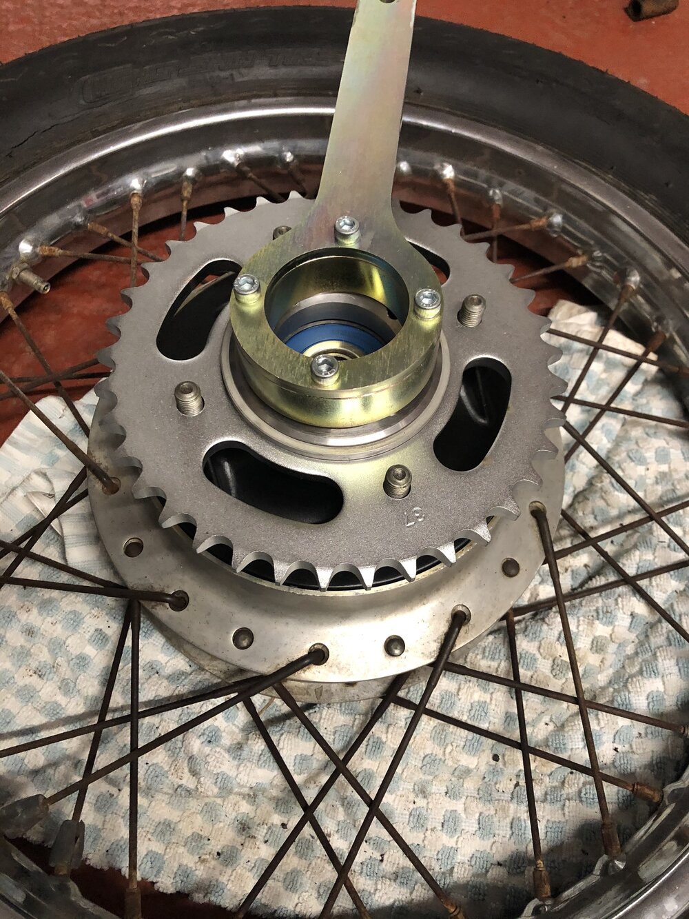 Mable Honda CB550 Cafe Racer rear wheel sprocket and bearing retainer.jpg
