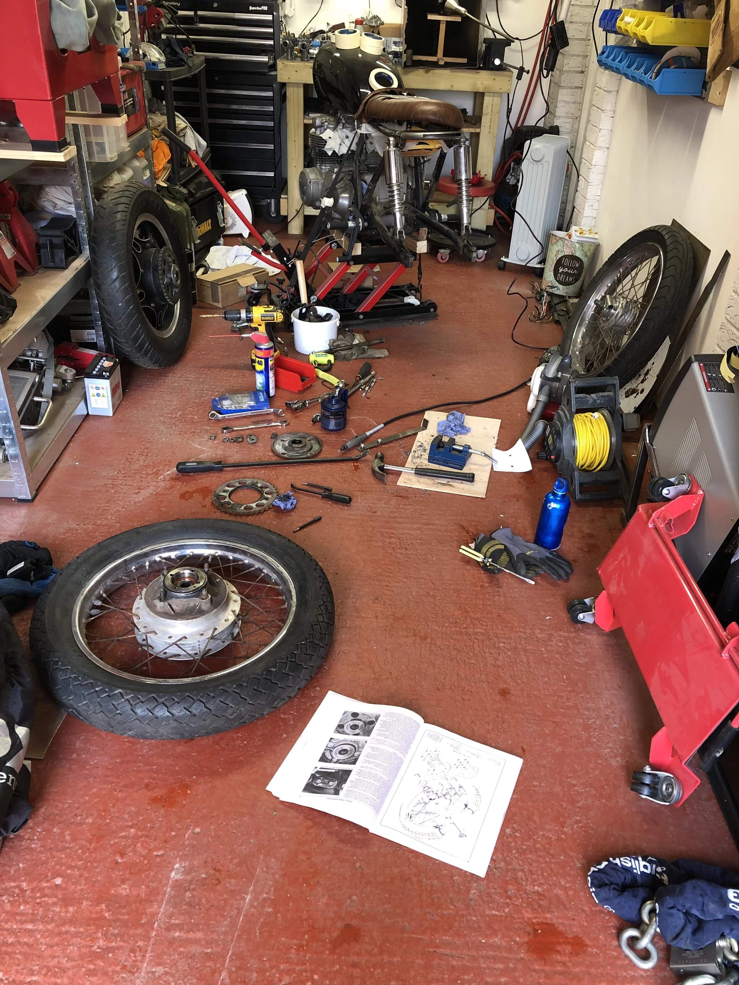 Honda CB550 rear wheel rebuild & bearing install — ride the miles