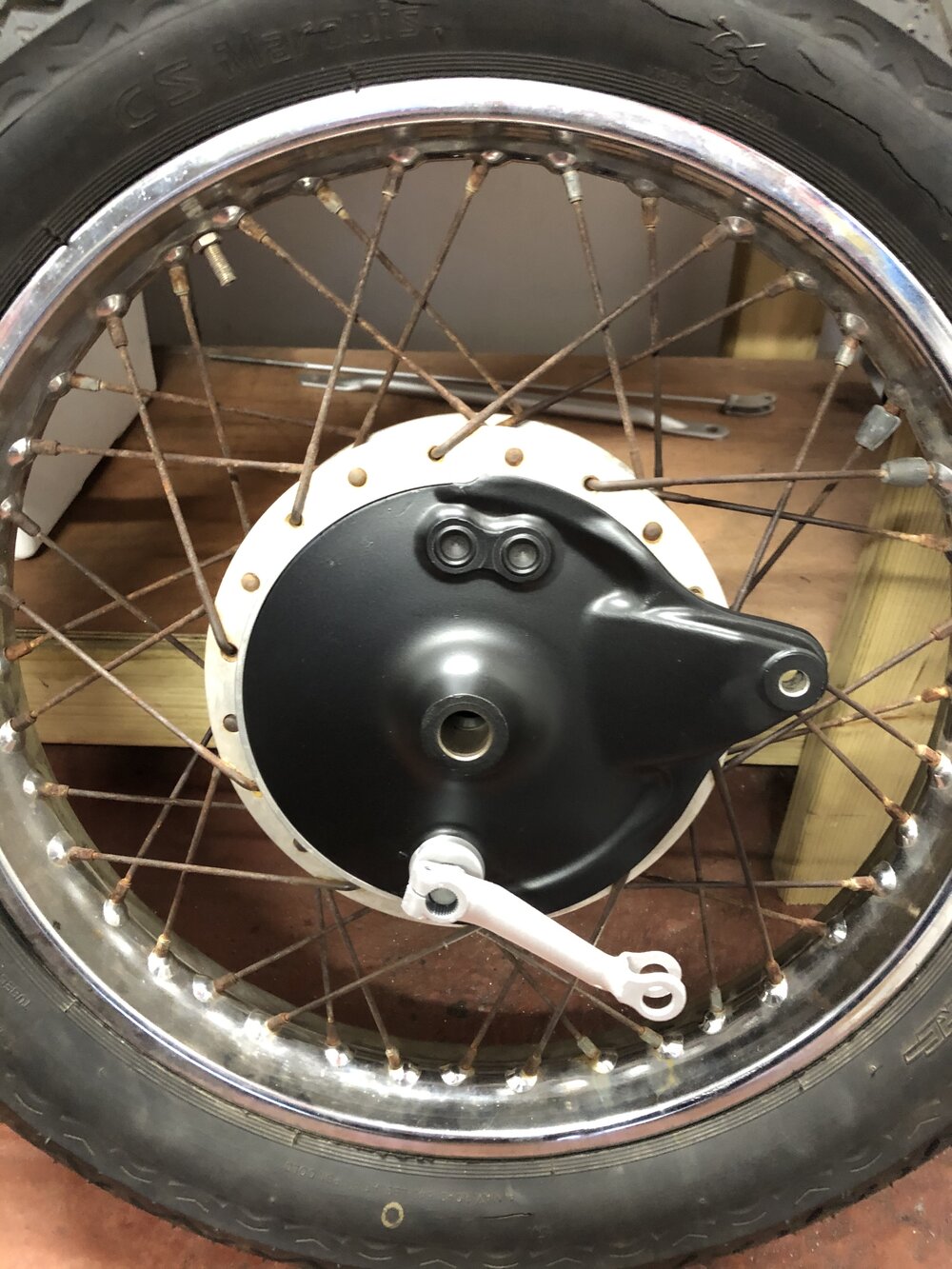 Mable Honda CB550 Cafe Racer wheel right.jpg