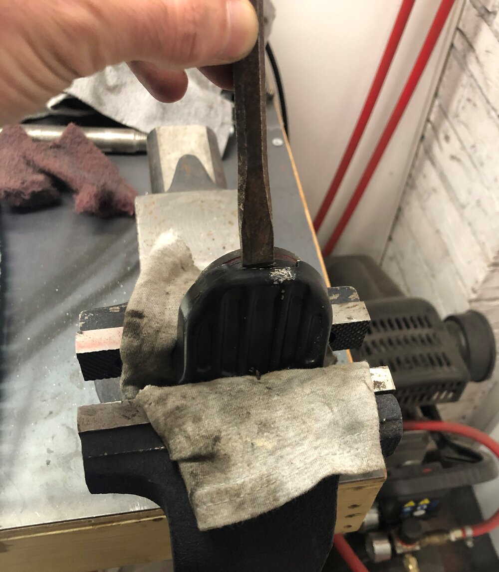 Mable Honda CB550 Cafe Racer remove seized brake pad.jpg