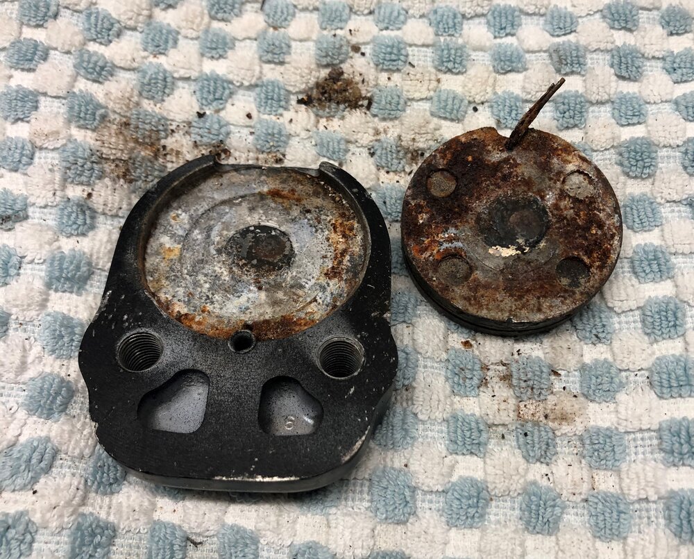 Mable Honda CB550 Cafe Racer seized rusted brake pad.jpg