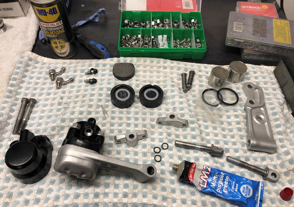 Mable Honda CB550 Cafe Racer brake caliper rebuild.jpg