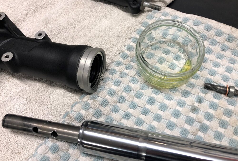 Mable Honda CB550 Cafe Racer front fork rebuild lube oil seals.jpg
