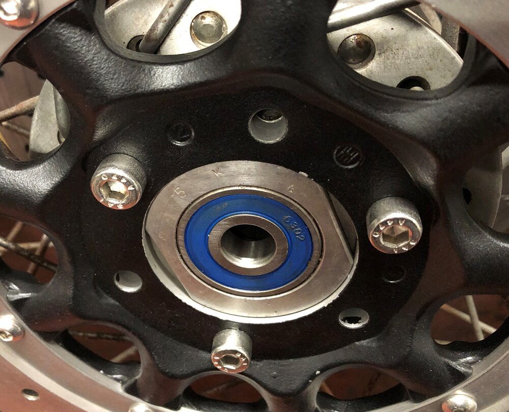 Mable Honda CB550 Cafe Racer dual disc hub bearing.jpg