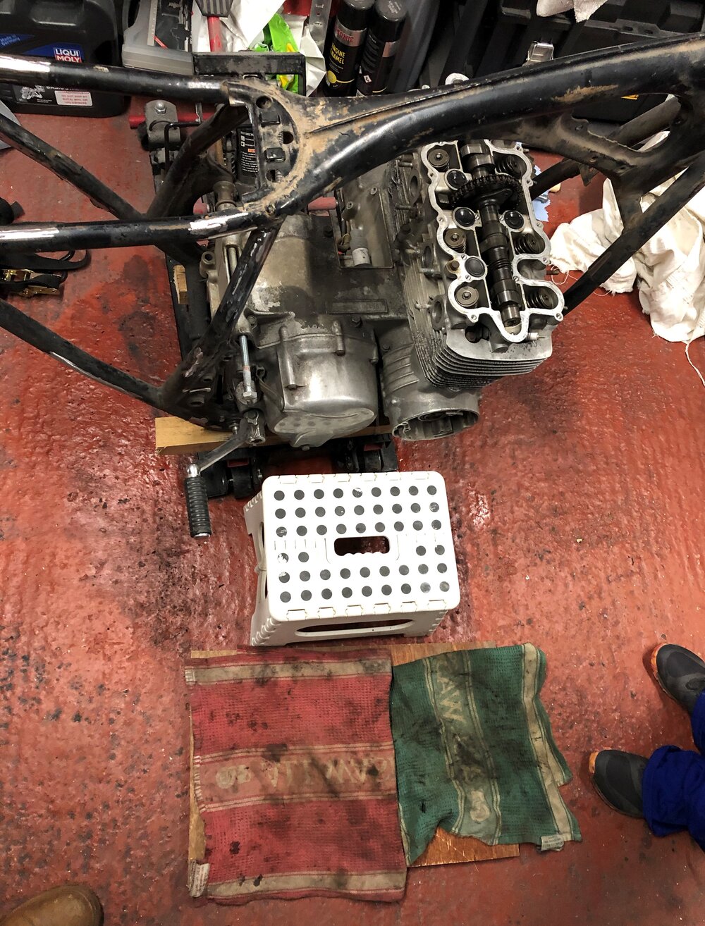 Ride the miles Honda CB550 engine removal.jpg