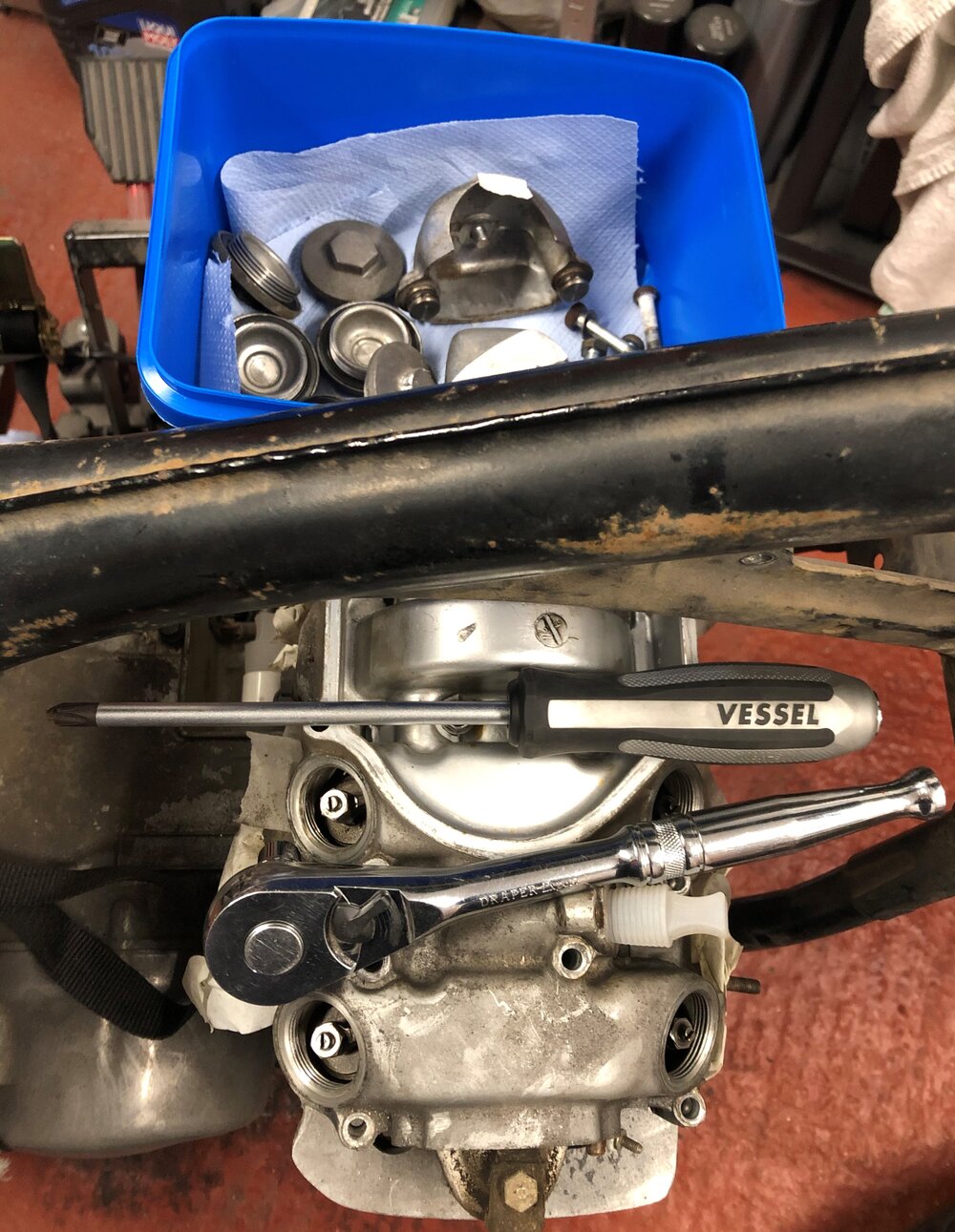 Ride the miles Honda CB550 engine rebuild rocker cover removal.jpg