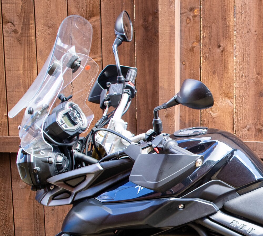 Tiger 800 hand guards, heated grips and tall Aeor touring screen