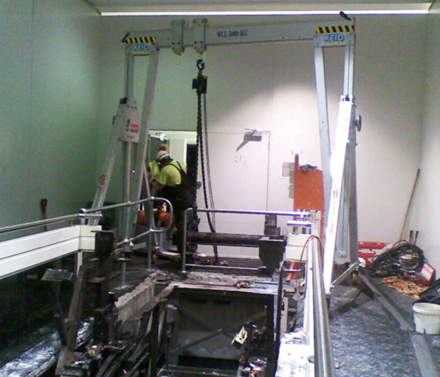 Porta Gantry being used for airport maintenance