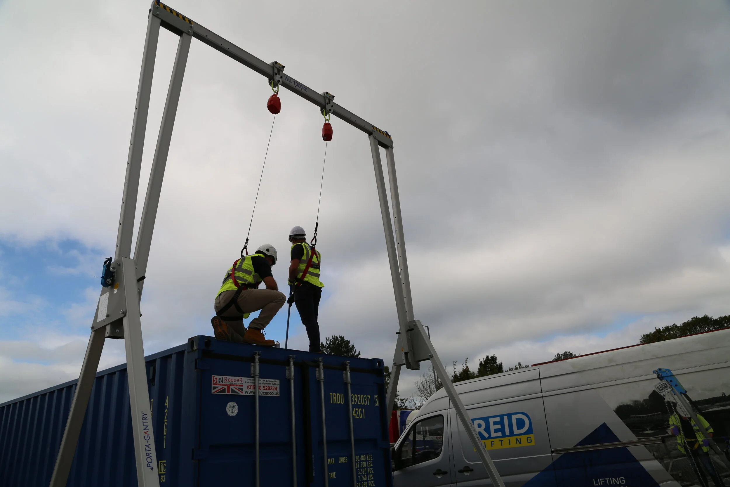 PORTA GANTRY Goods and Personnel Lifting, Fall Arrest Aluminium