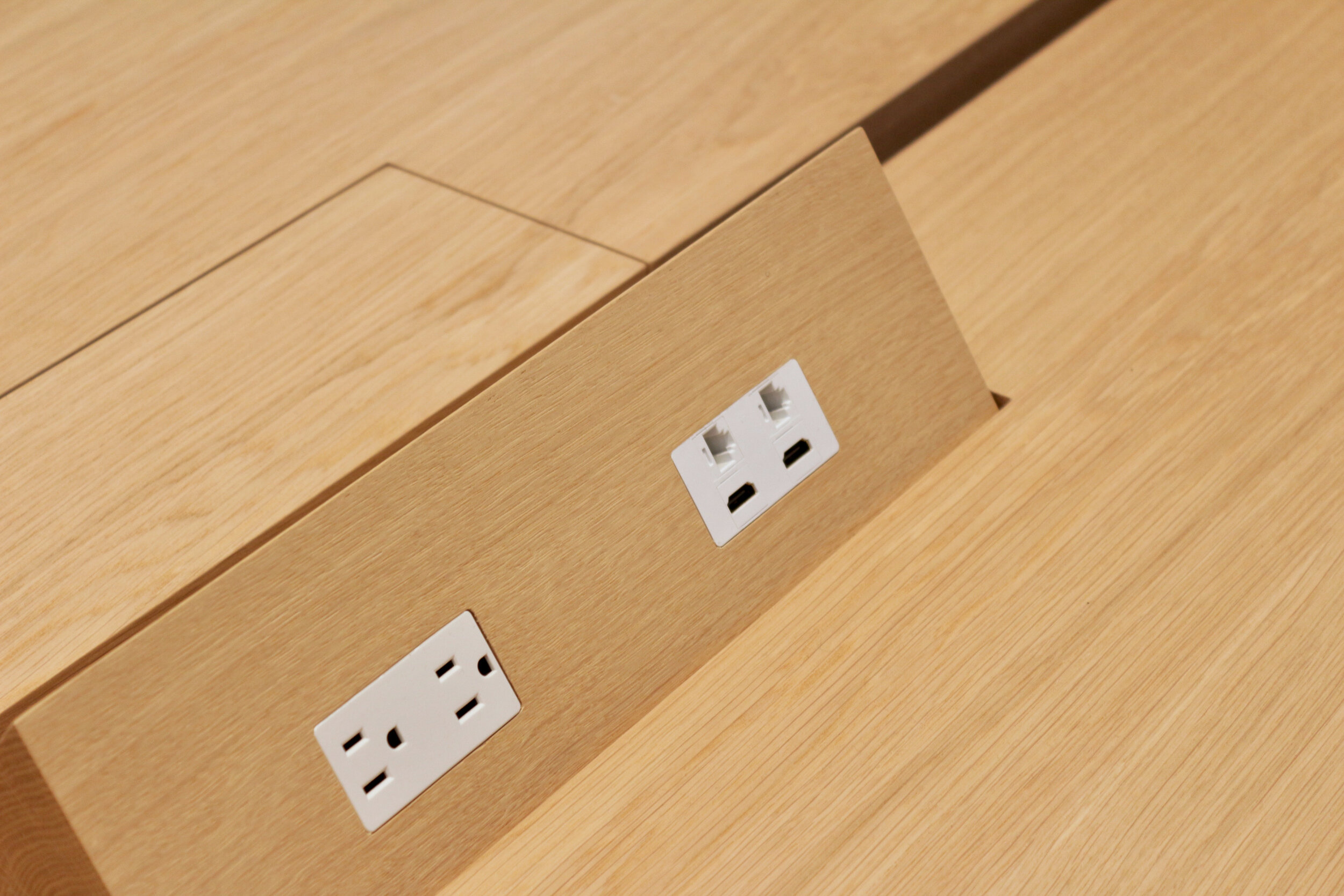 Forum Table — The Apple Store Glossary