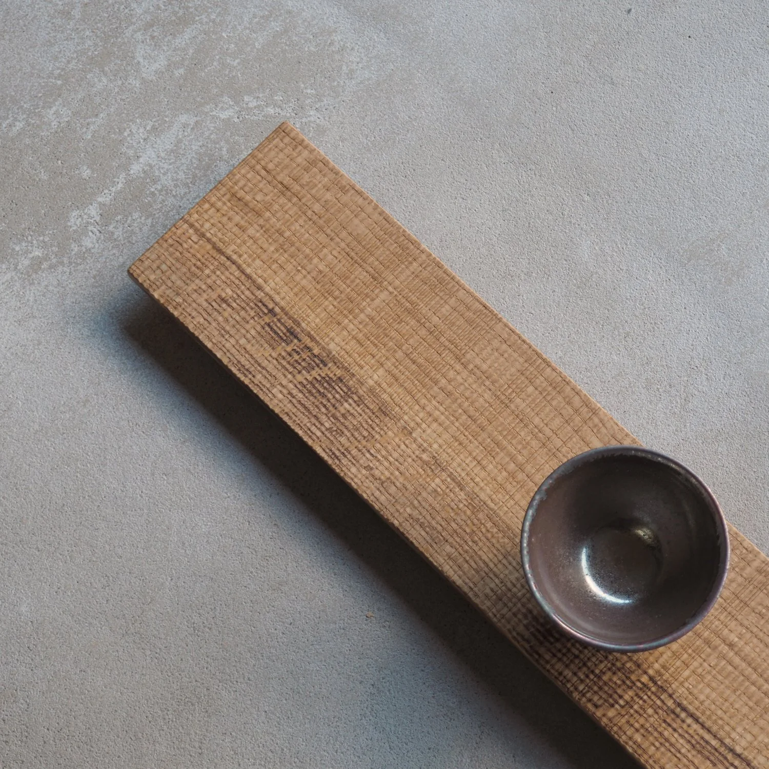long-oak-tray-plinth-with-sawn-texture-2b-pachadesign.jpg