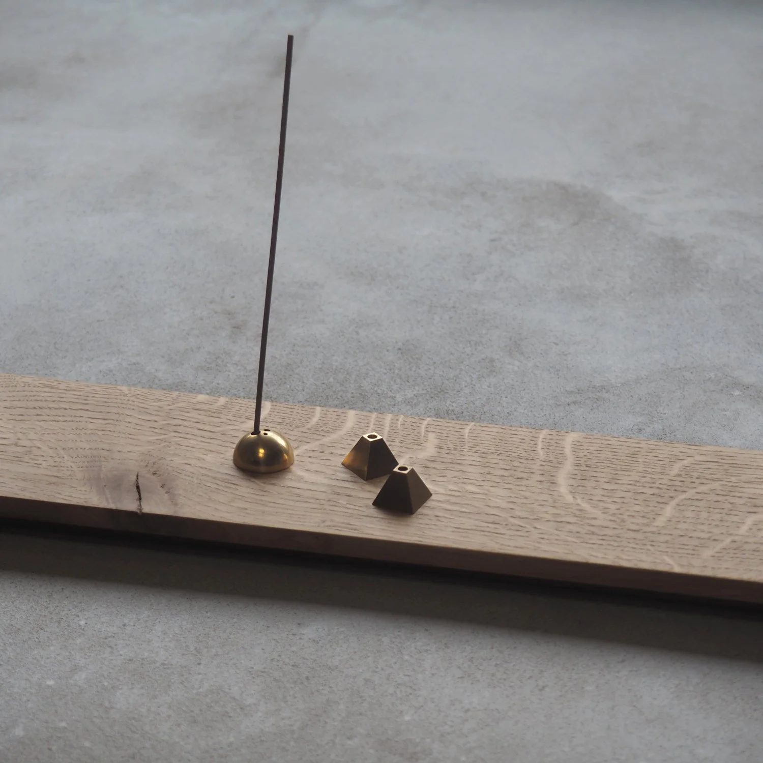narrow-oak-plinth-3b-pachadesign.jpg