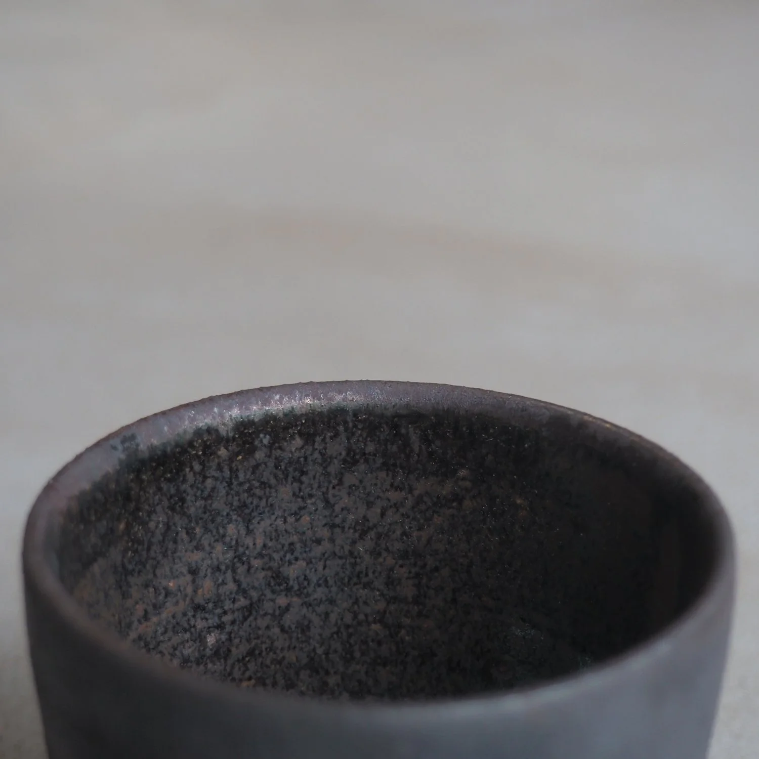 high-footed-yunomi-1c-popalini-jezand-pachadesign.jpg