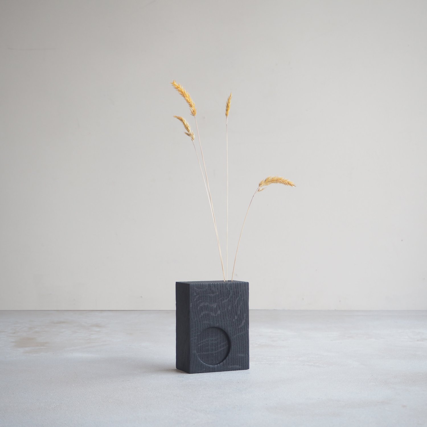 ikebana-in-burnt-oak-with-circle-1c-pachadesign.jpg