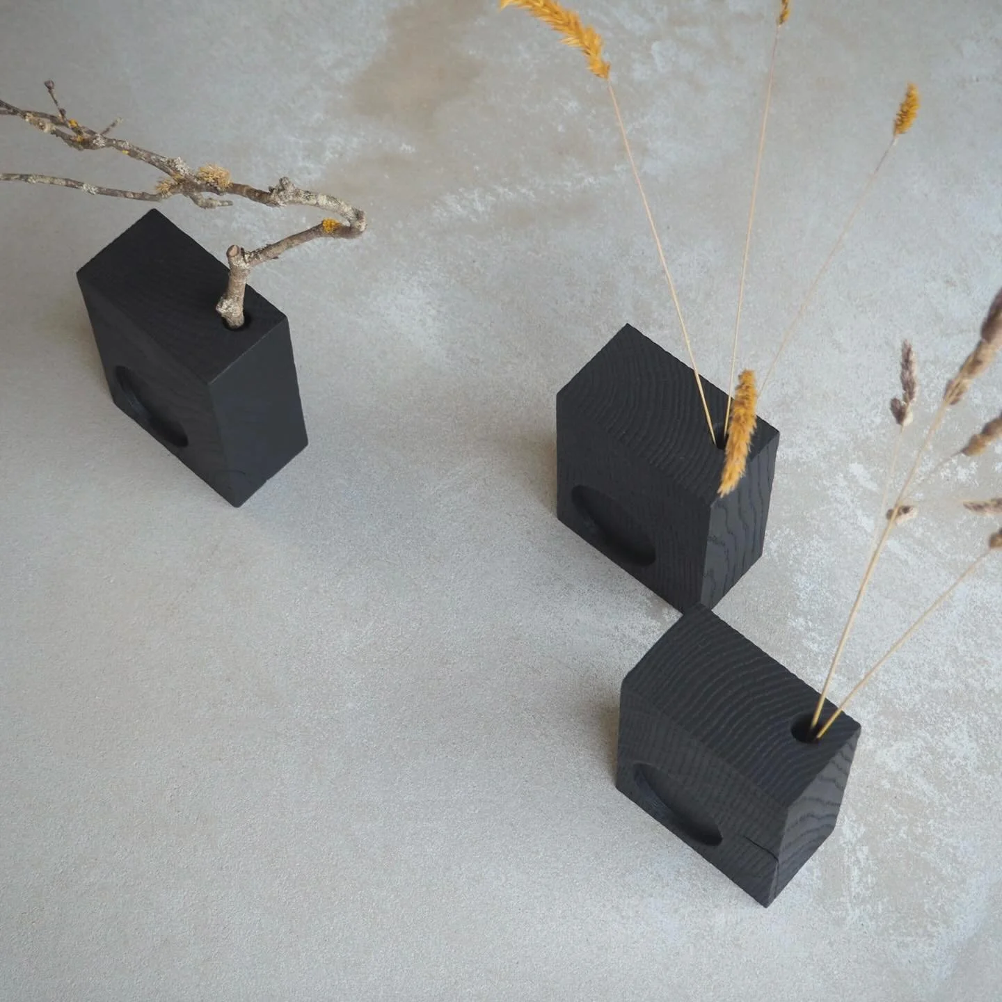 Black Moon Ikebana Vases.
Perfect for displaying dried flower stems, decorative twigs and beautiful grasses, foraged on your Autumn/Winter walks.