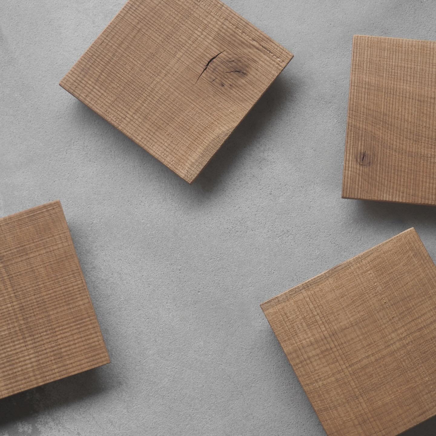 Square Plinths with sawn textured surface in English Oak.
Beautiful tactile surface, warm tones, perfect for serving individual chawans or tea bowls.
Finished with a food-safe eco hard wax oil.

We also make our Square Plinths in English Ash and Burn