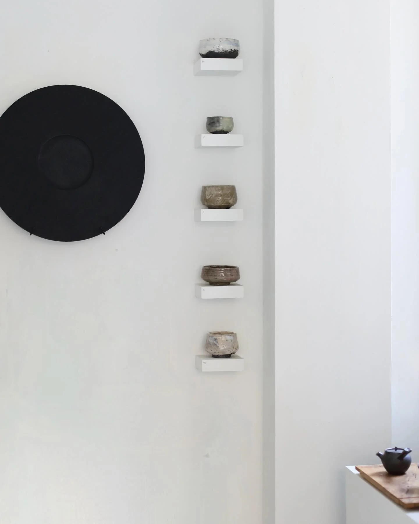 Burnt Oak Circular Tray with Sawn Texture and Inner Circle. One of our latest pieces, currently on show as part of the exhibition RITUAL OBJECTS at Maud &amp; Mabel in Hampstead. Shown here alongside Abigail Schama&rsquo;s beautiful raku bowls.

RITU