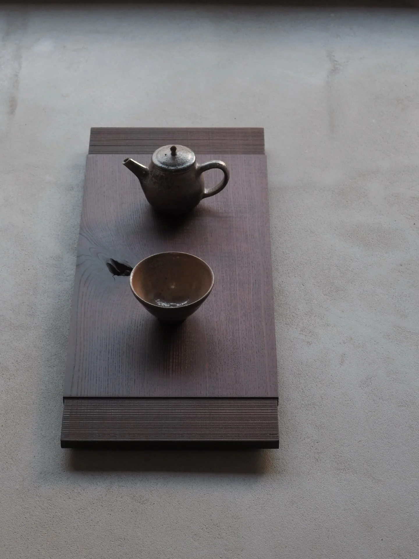 Tea + Clouds @flowerbird.windmoon is open to visitors today and Saturday 11am - 5pm.
We look forward to welcoming you.

We have curated a selection of beautiful handmade teawares for the exhibition, including this Tray with sawn texture in Smoked Eng