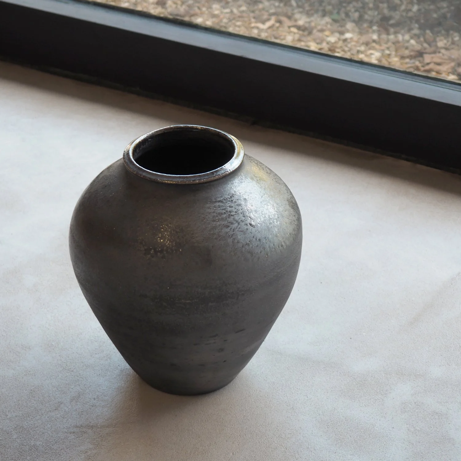 large-iron-wash-vase-1e-pachadesign.jpg