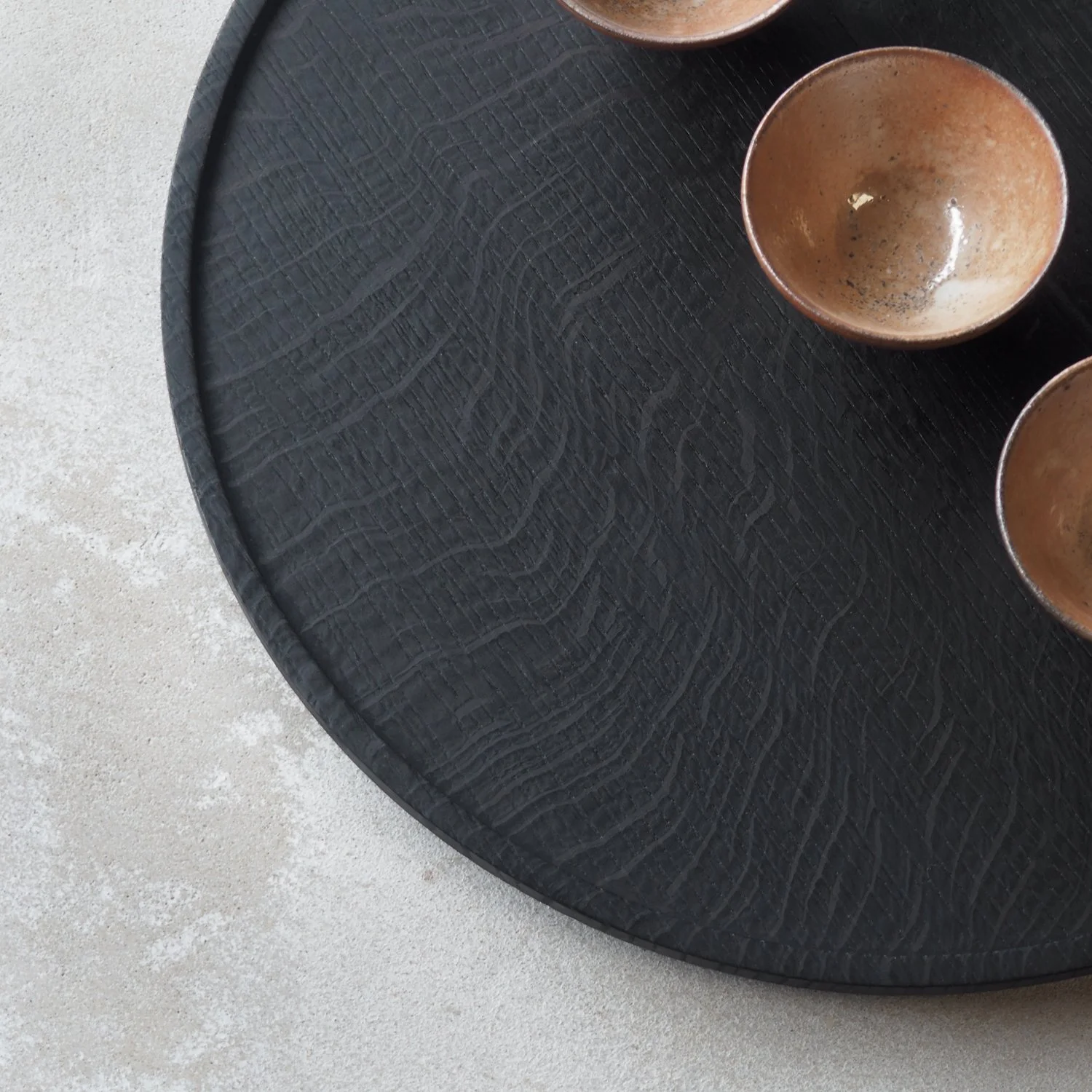 circular-burnt-oak-tray-3e-pachadesign.jpg