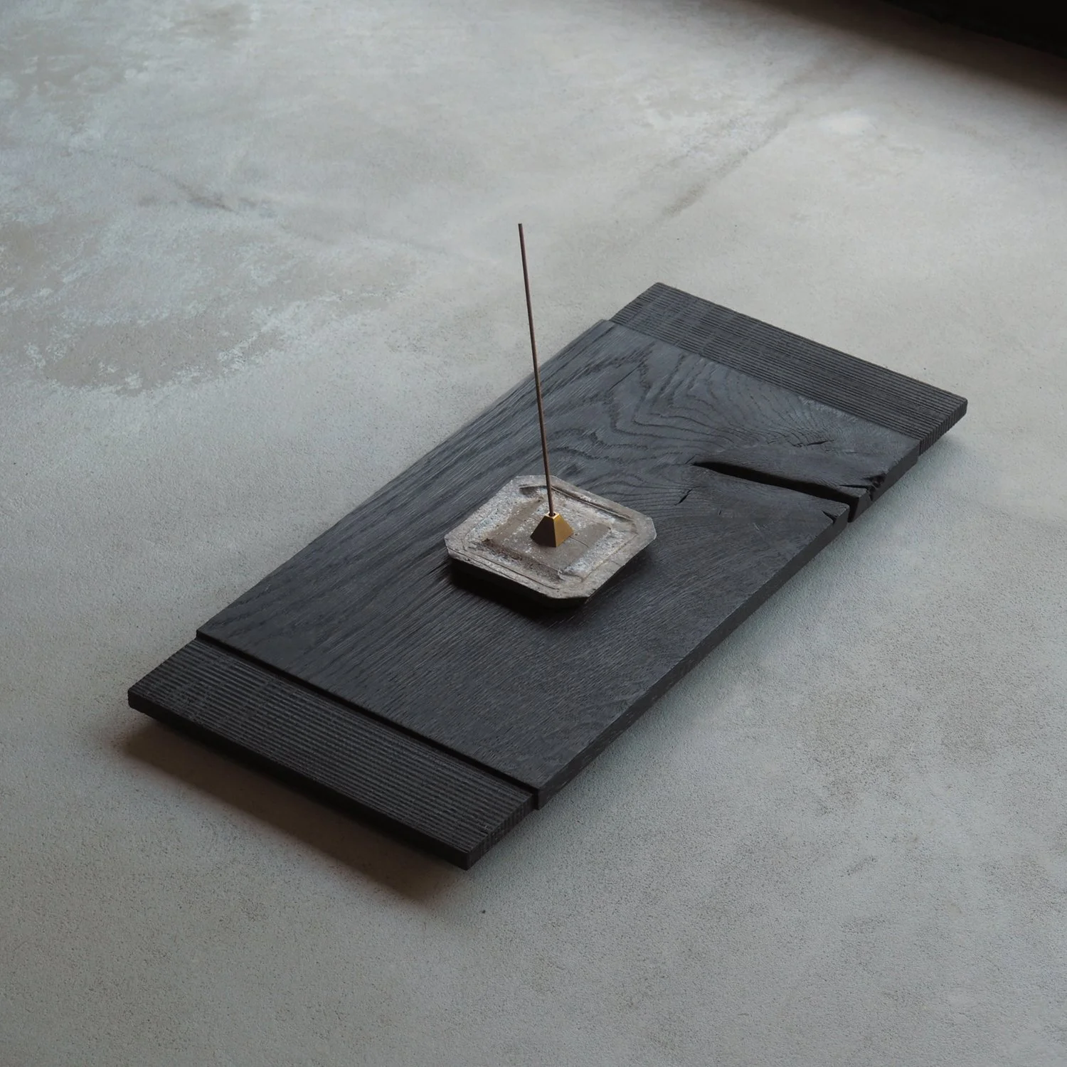 burnt oak tray with sawn texture 1