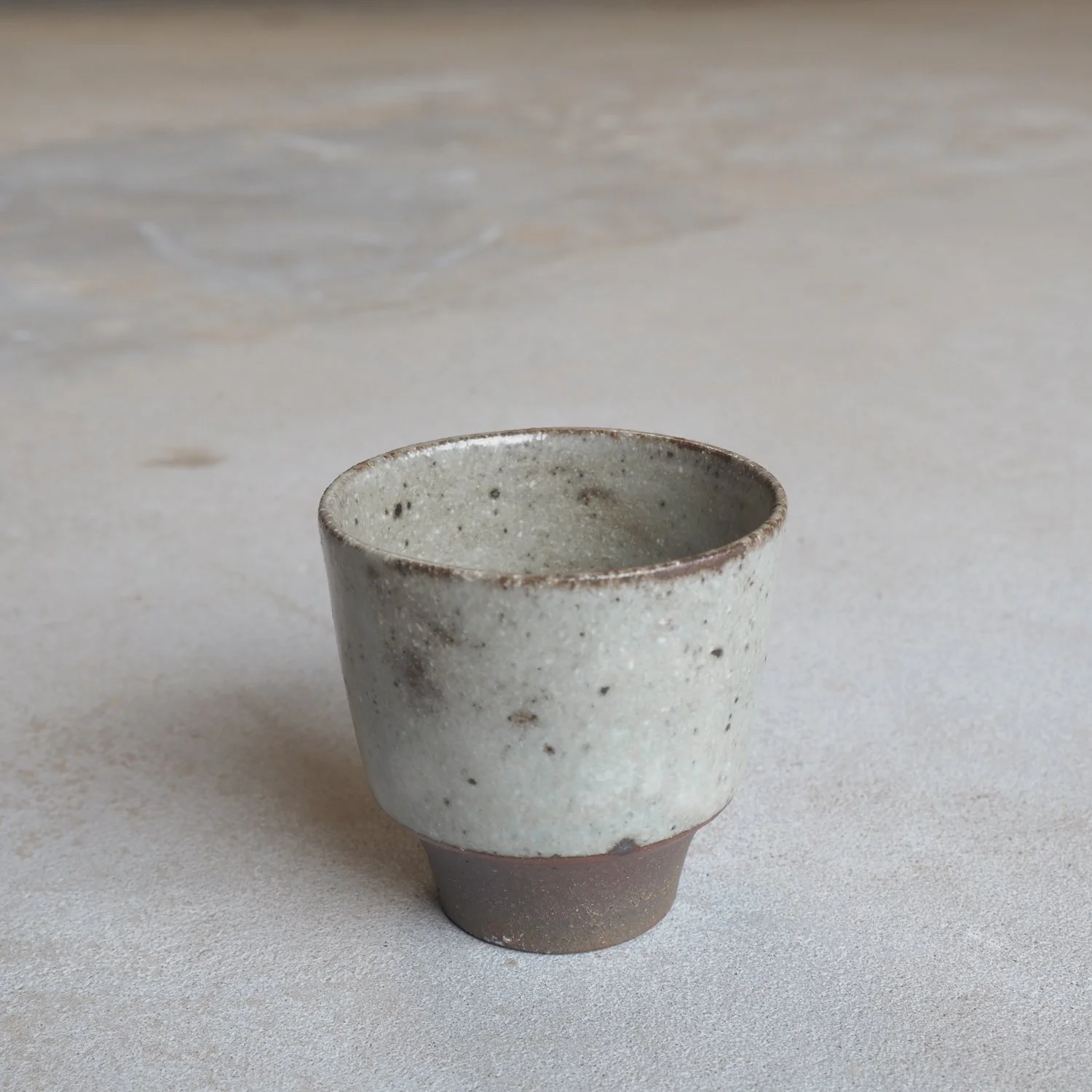 grey-iron-yunomi-popandjez-1c-pachadesign.jpg