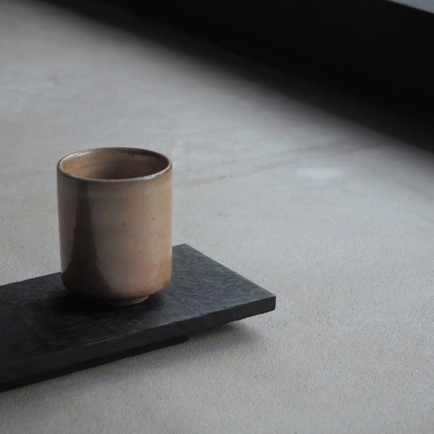 long-burnt-oak-tray-plinth-1d-pachadesign.jpg