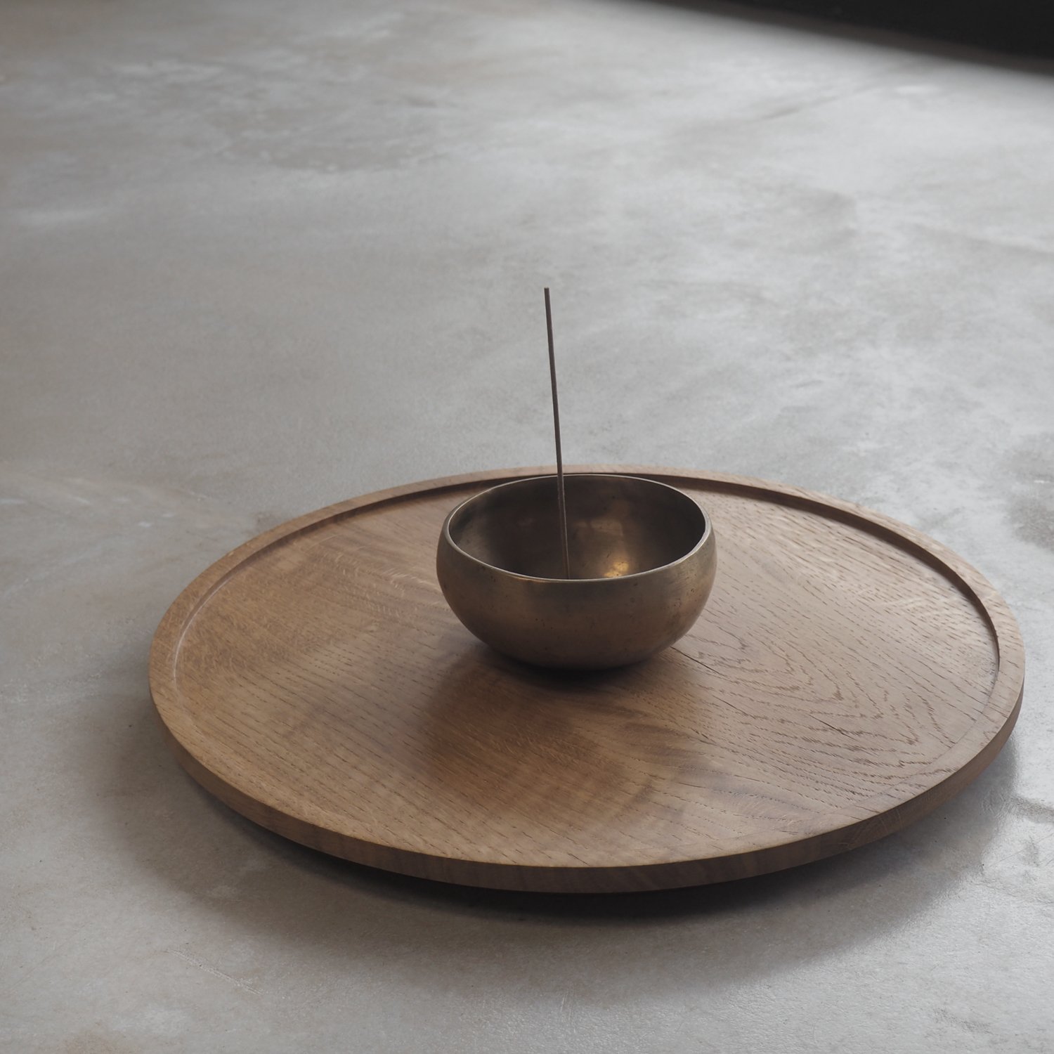 circular-oak-tray-4b-pachadesign.jpg