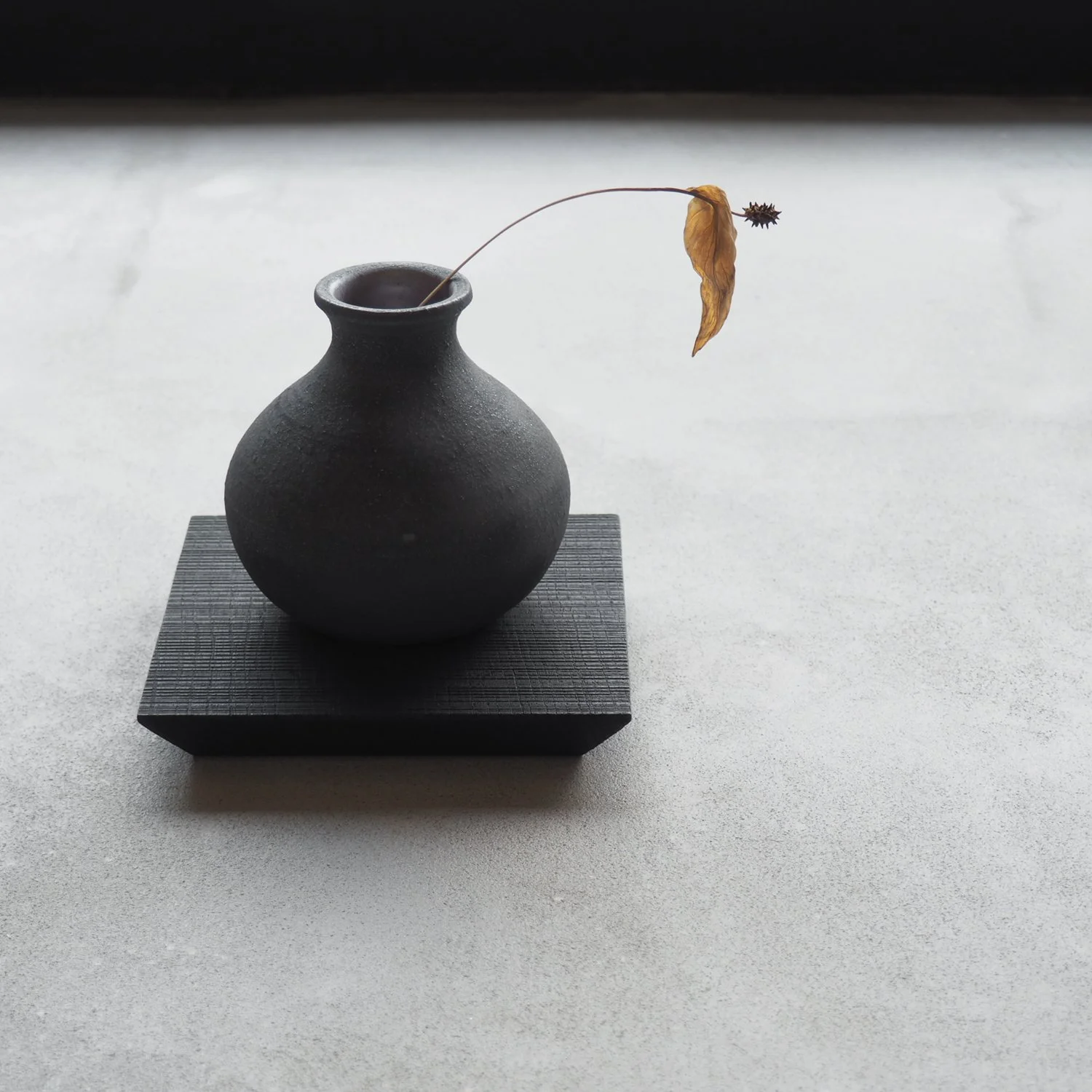 small-iron-wash-vase-1d-pachadesign.jpg