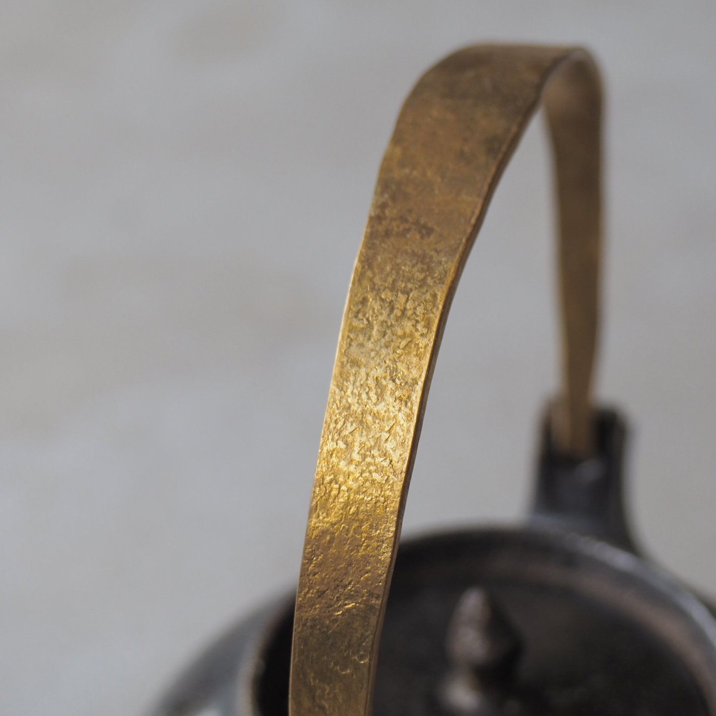 teapot-with-hammered-brass-handle-1c-pachadesign.jpg