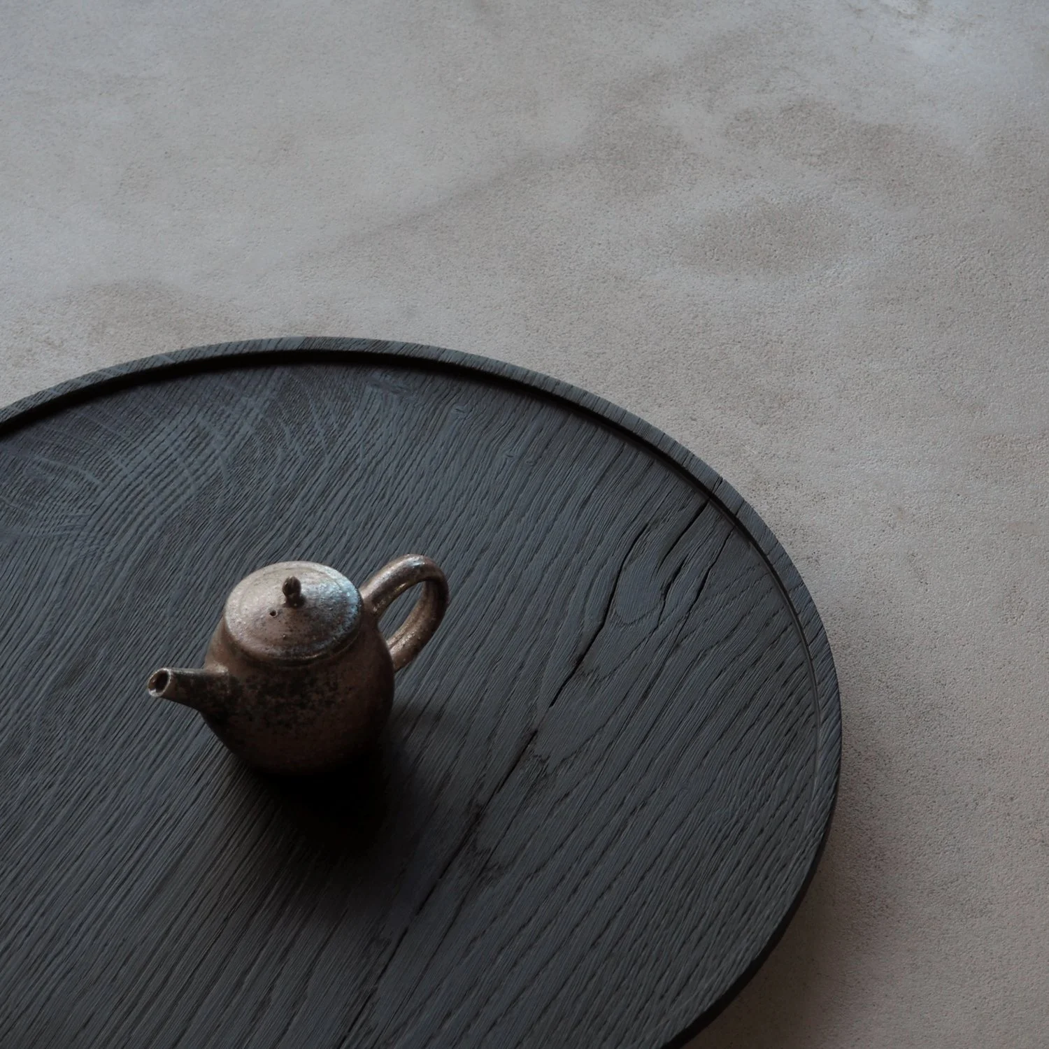 circular-burnt-oak-tray-2c-pachadesign.jpg