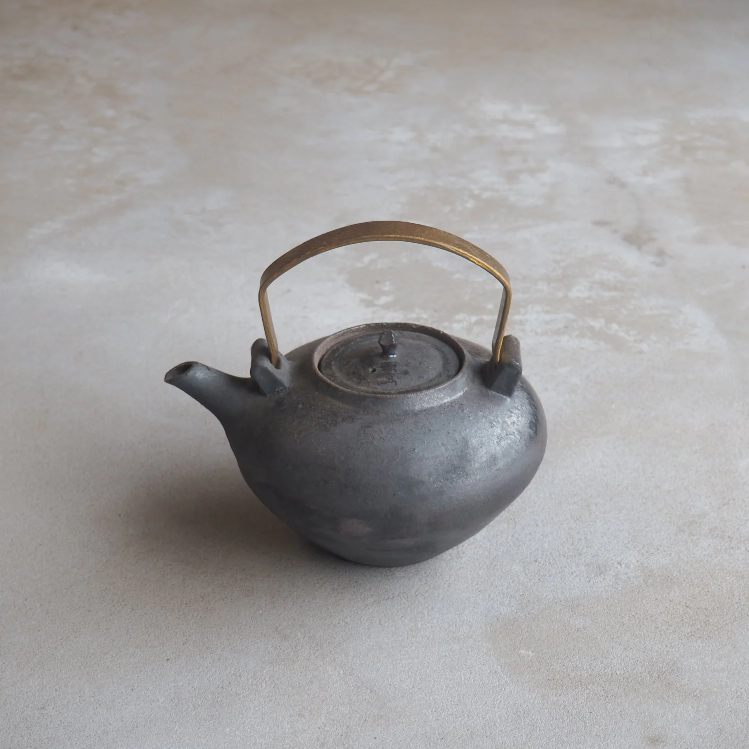 iron-wash-teapot-1a-popalini-jezando-pachadesign.jpg