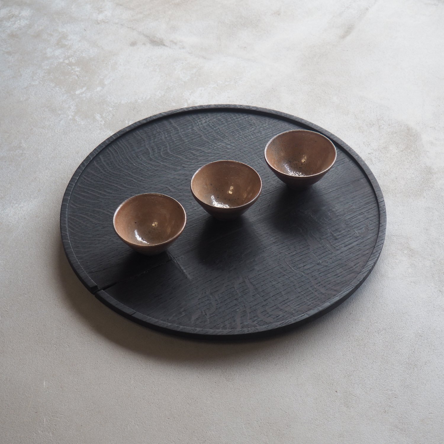 circular-burnt-oak-tray-3c-pachadesign.jpg
