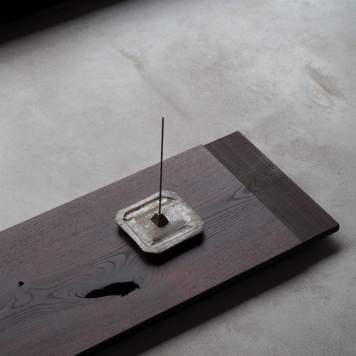 smoked-ash-tray-with-sawn-texture-1c-pachadesign.jpg