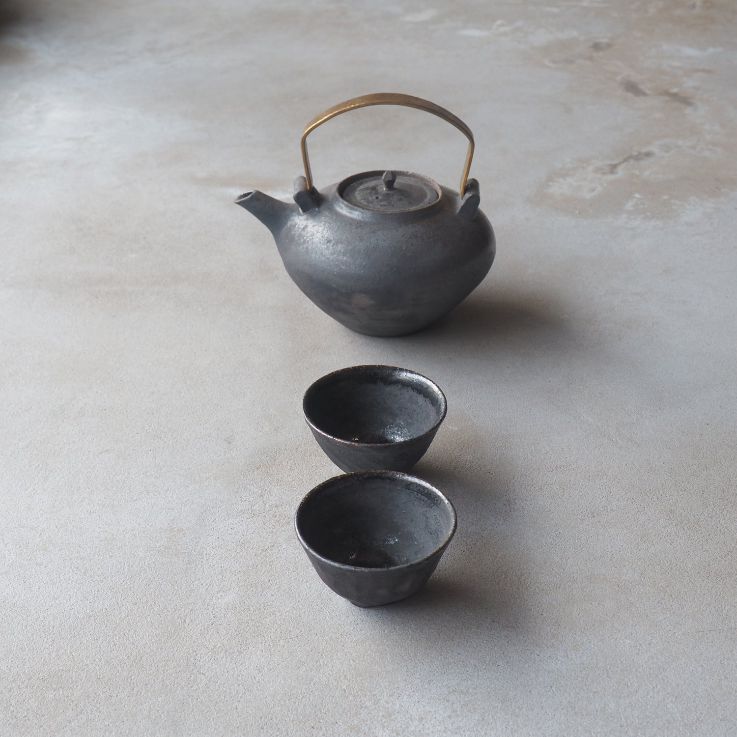 iron-wash-teapot-1d-popalini-jezando-pachadesign.jpg