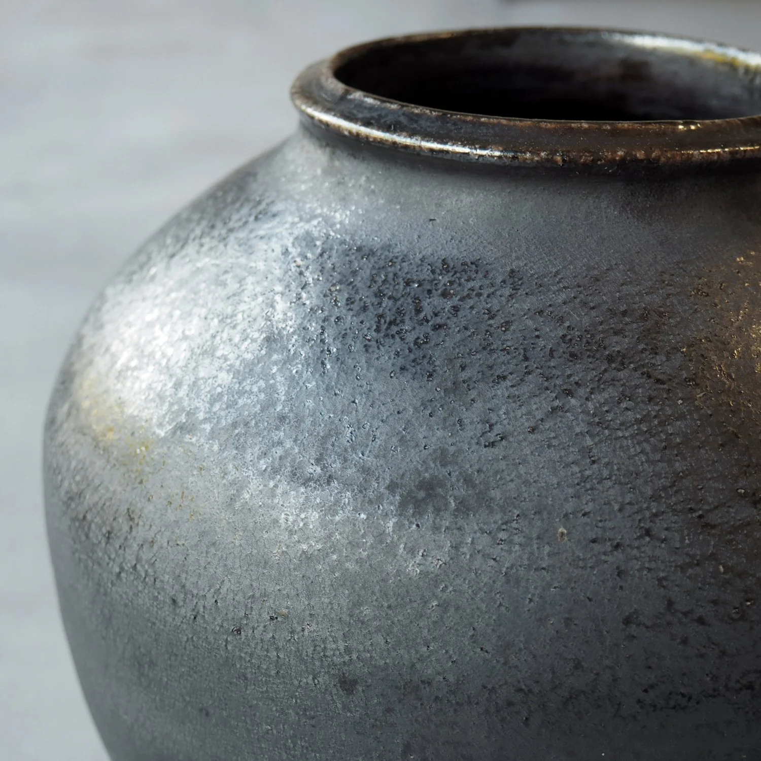 large-iron-wash-vase-1g-pachadesign.jpg