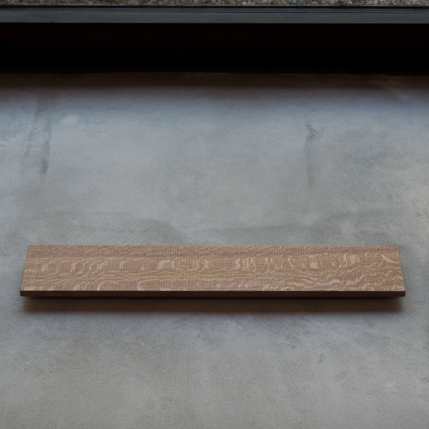 long-oak-tray-plinth-with-sawn-texture-1a-pachadesign.jpg