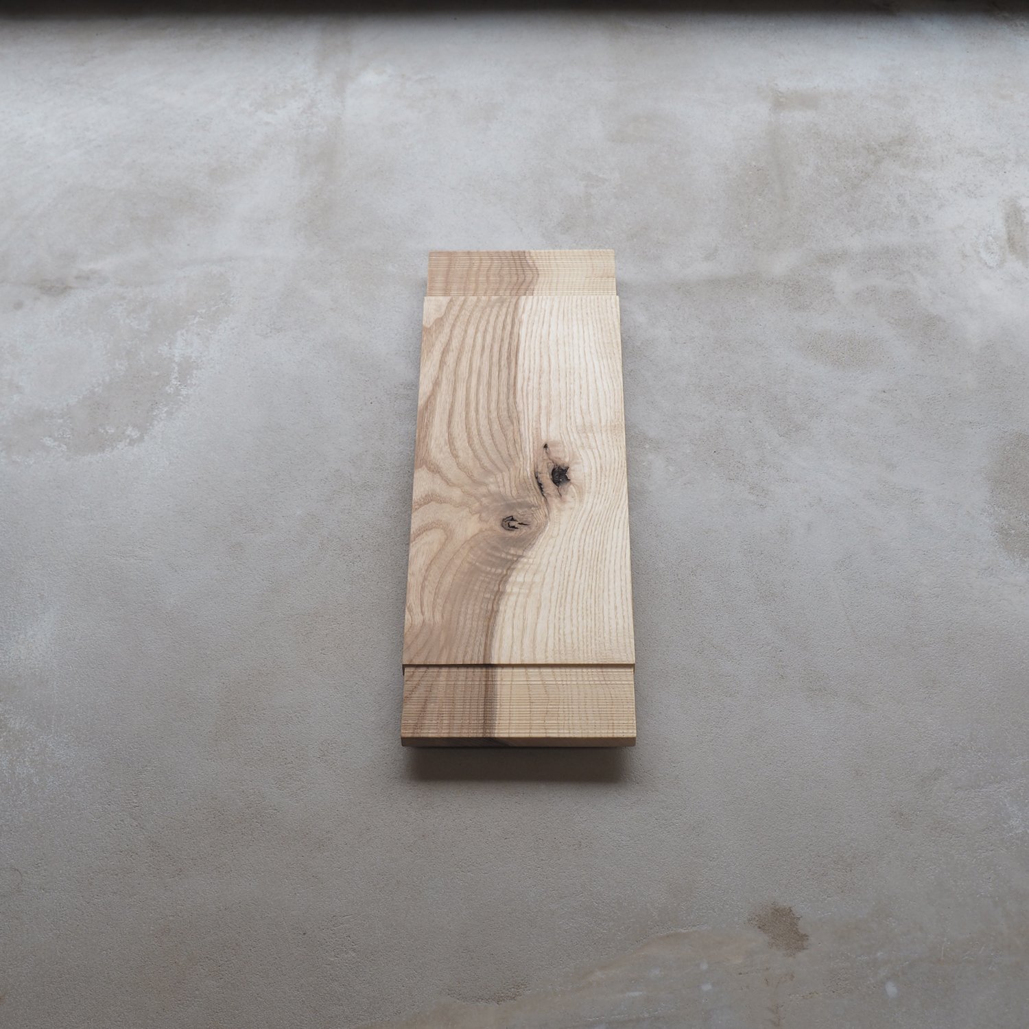 ash-tray-with-sawn-texture-3b-pachadesign.jpg