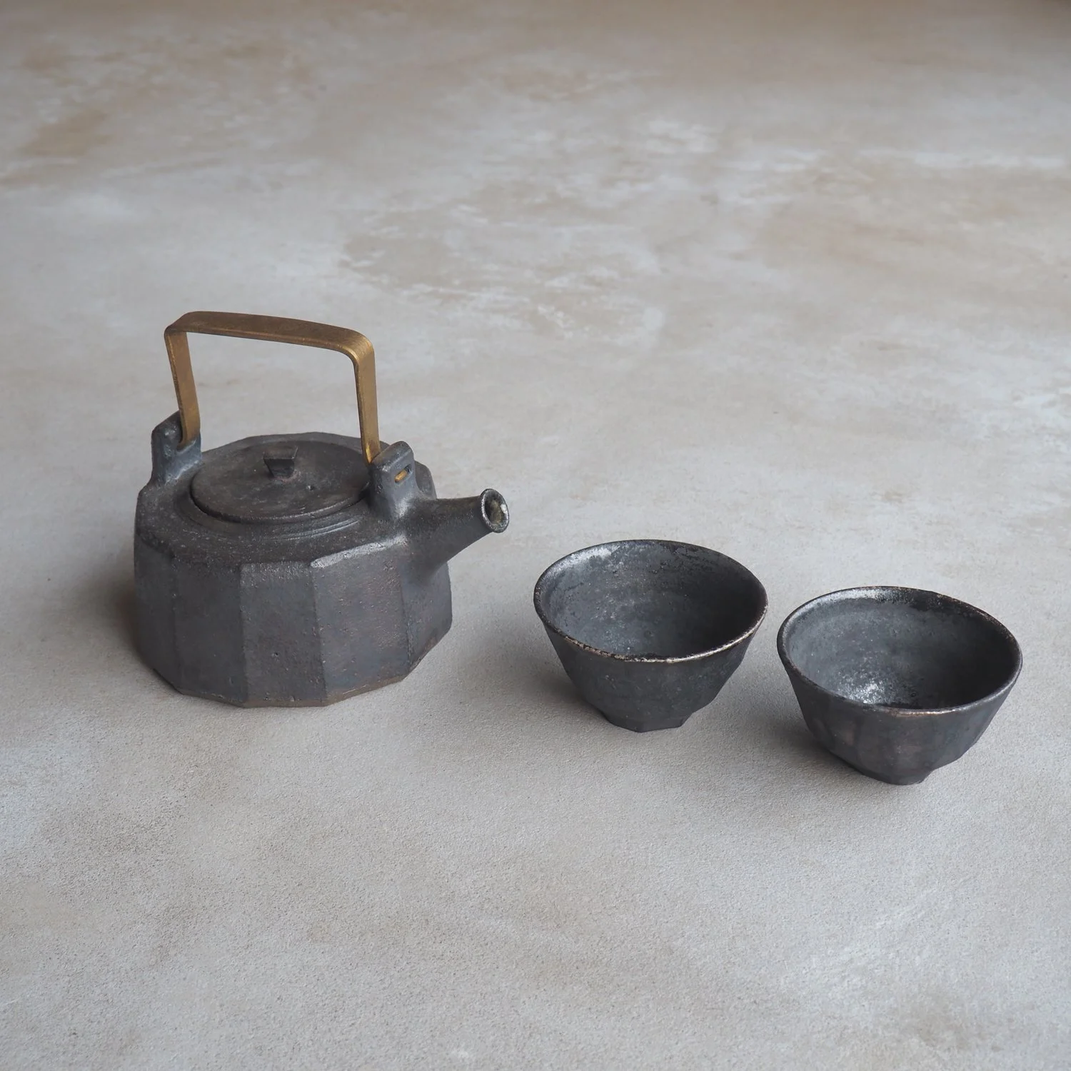 iron-wash-teapot-2b-popalini-jezando-pachadesign.jpg