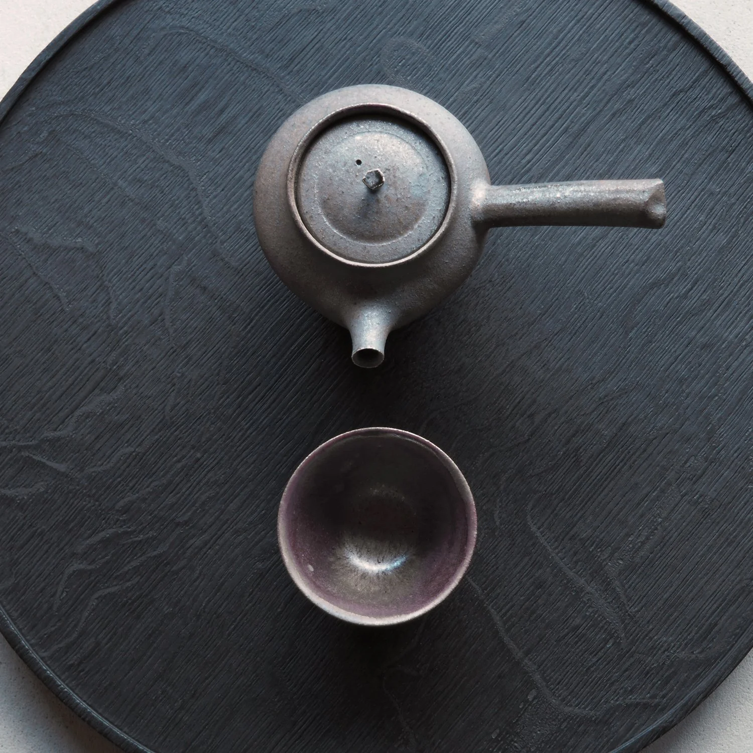 circular-burnt-oak-tray-1e-pachadesign.jpg