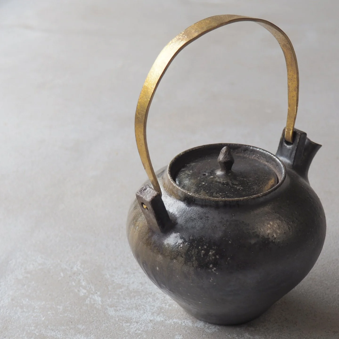 teapot-with-hammered-brass-handle-1d-pachadesign.jpg